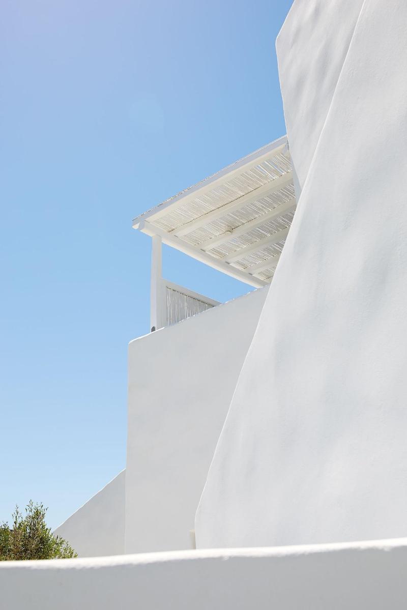 Milos Breeze - Oda