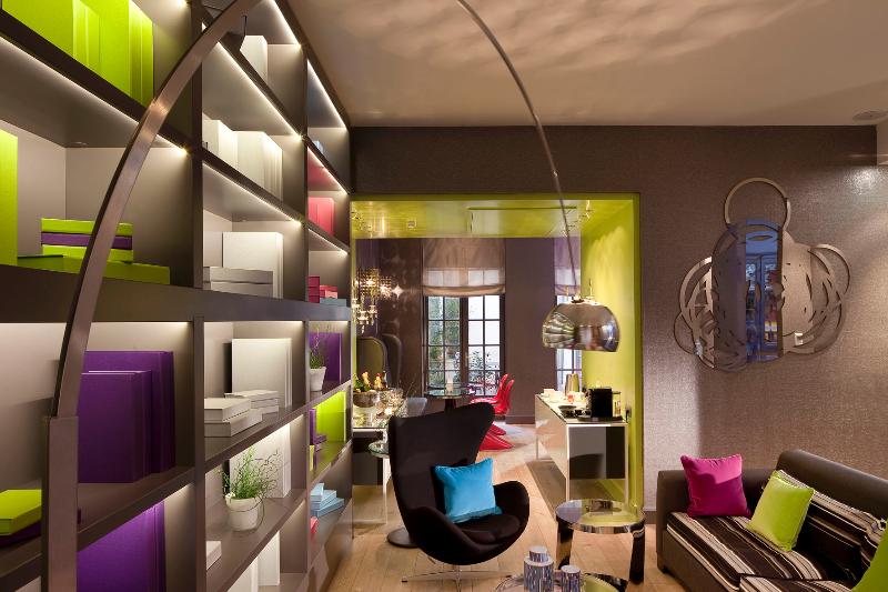 Le Petit Paris - Lobi