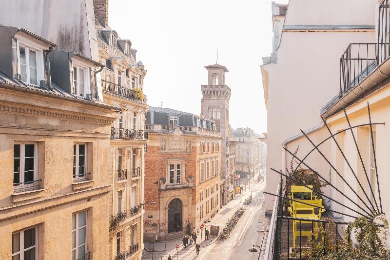 Le Petit Paris - Oda