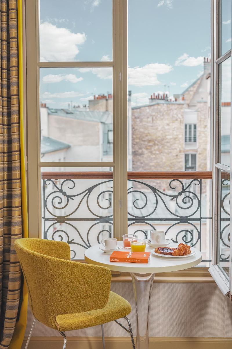 Le Petit Paris - Oda
