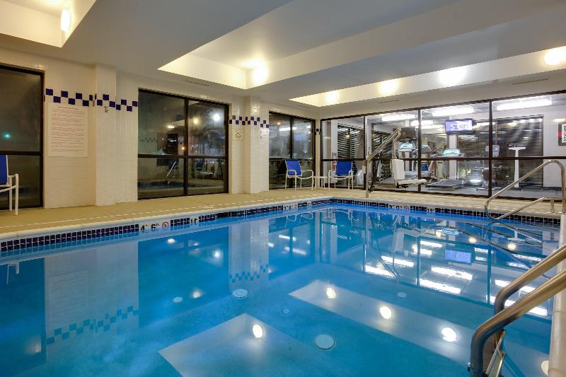 Holiday Inn Express & Suites Meadowlands Area IHG - Havuz