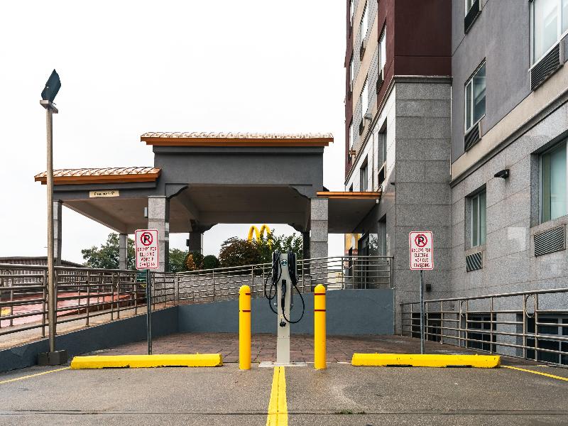 Holiday Inn Express Queens - Maspeth By IHG - Lobi