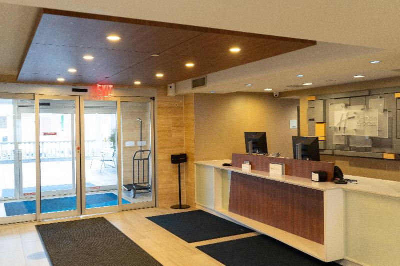 Holiday Inn Express Queens - Maspeth By IHG - Genel