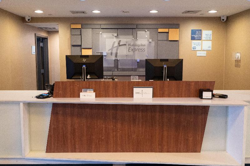 Holiday Inn Express Queens - Maspeth By IHG - Genel