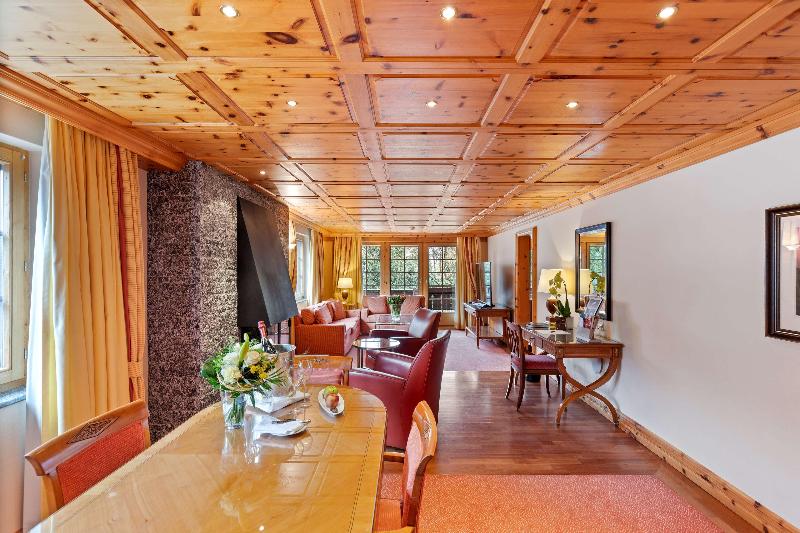Grand Hotel Zermatterhof - Oda