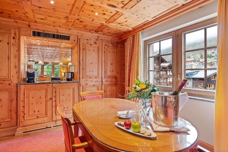 Grand Hotel Zermatterhof - Oda