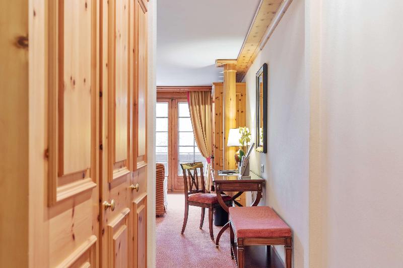 Grand Hotel Zermatterhof - Oda