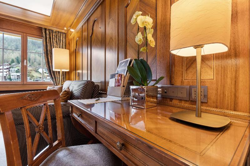 Grand Hotel Zermatterhof - Oda