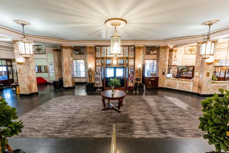 Adelphi Hotel - Lobi
