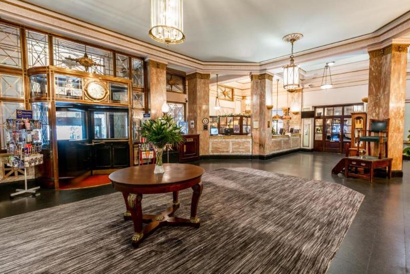 Adelphi Hotel - Lobi