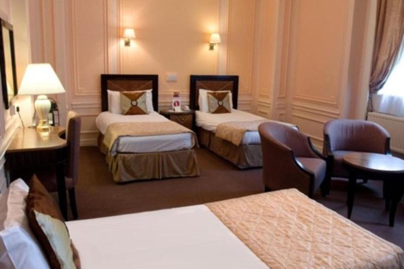 Adelphi Hotel - Oda