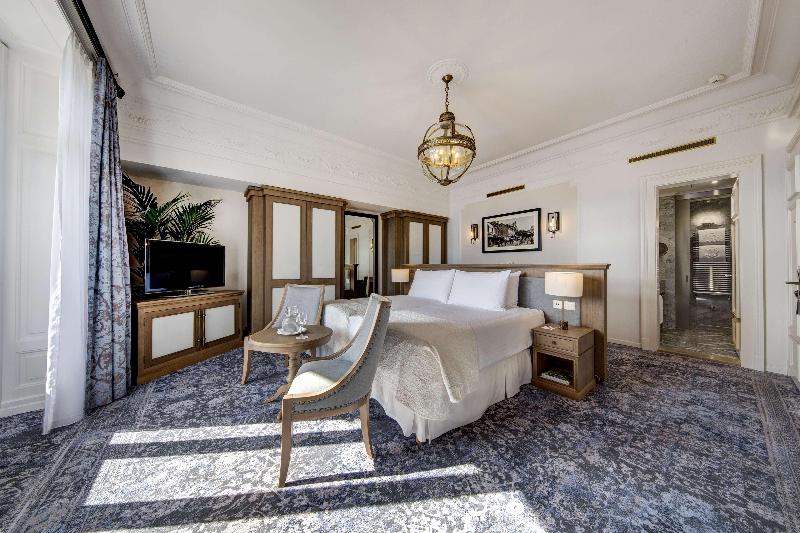 Fairmont Le Montreux Palace - Oda