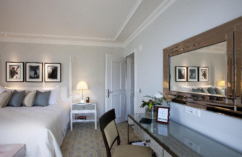Fairmont Le Montreux Palace - Oda