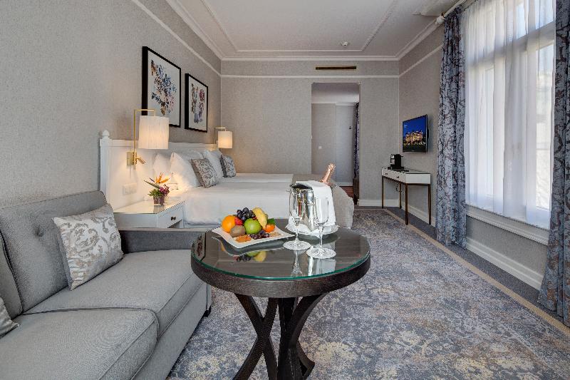 Fairmont Le Montreux Palace - Oda