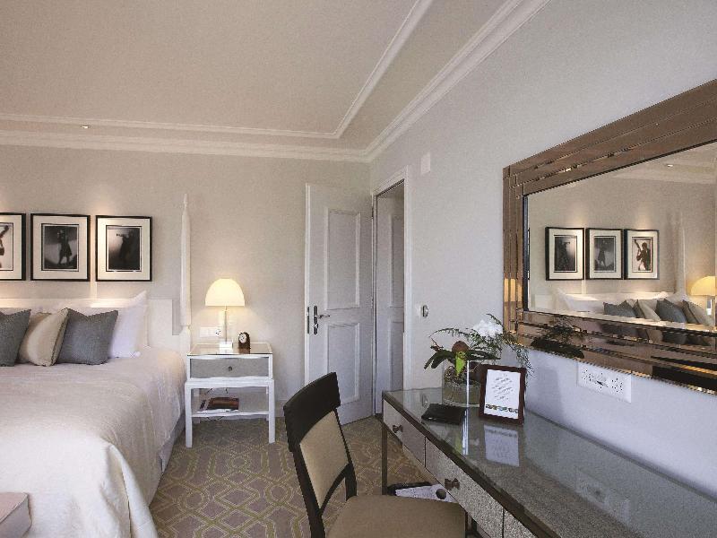 Fairmont Le Montreux Palace - Oda