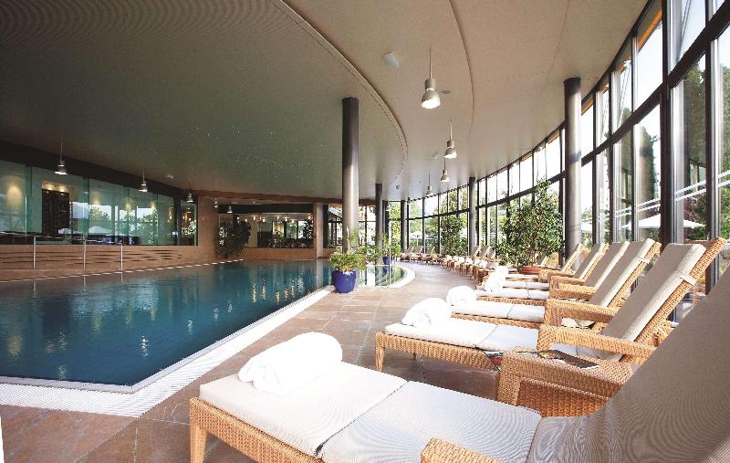 Fairmont Le Montreux Palace - Havuz