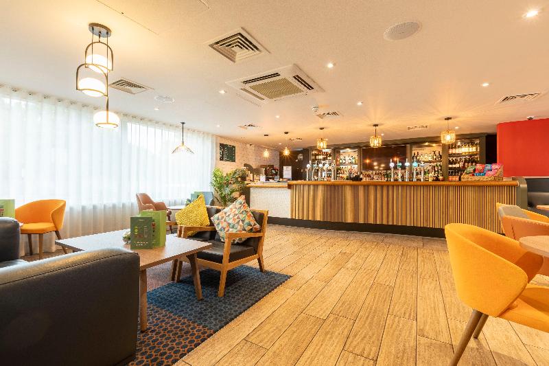 Holiday Inn Cardiff City - Bar