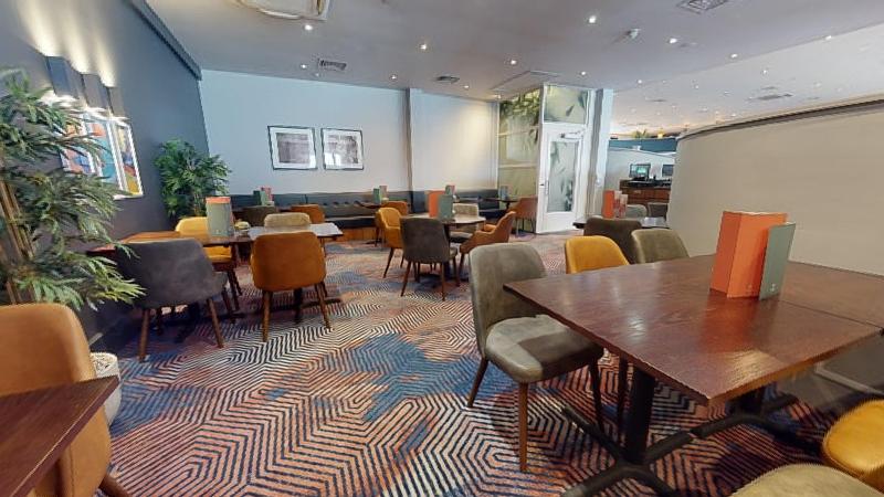 Holiday Inn Cardiff City - Bar