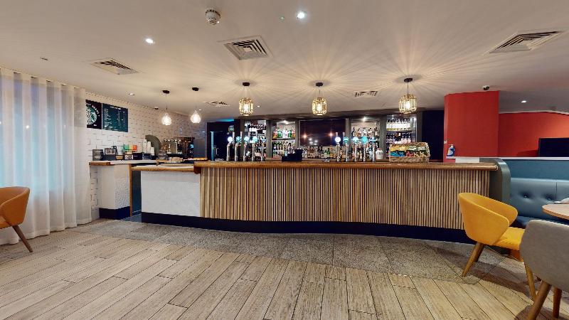 Holiday Inn Cardiff City - Bar