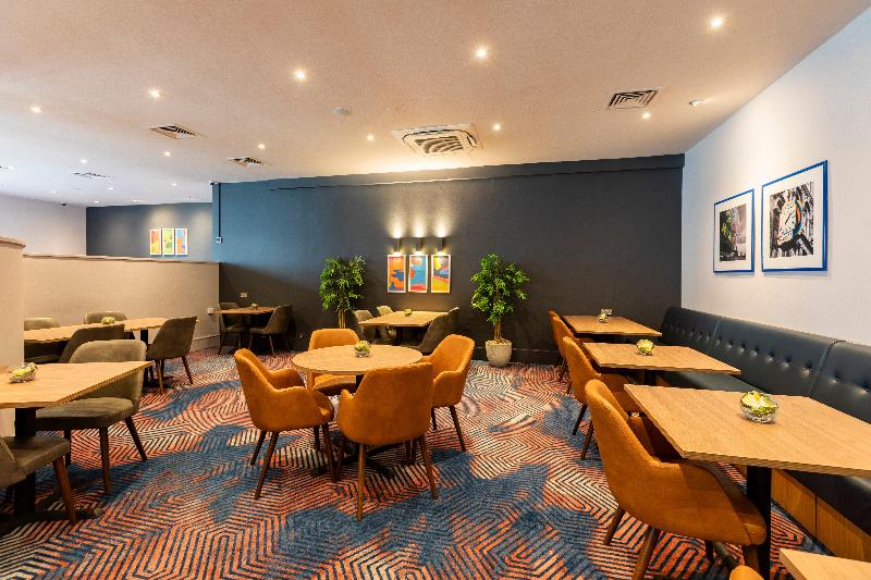 Holiday Inn Cardiff City - Bar