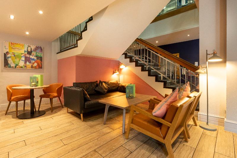 Holiday Inn Cardiff City - Lobi