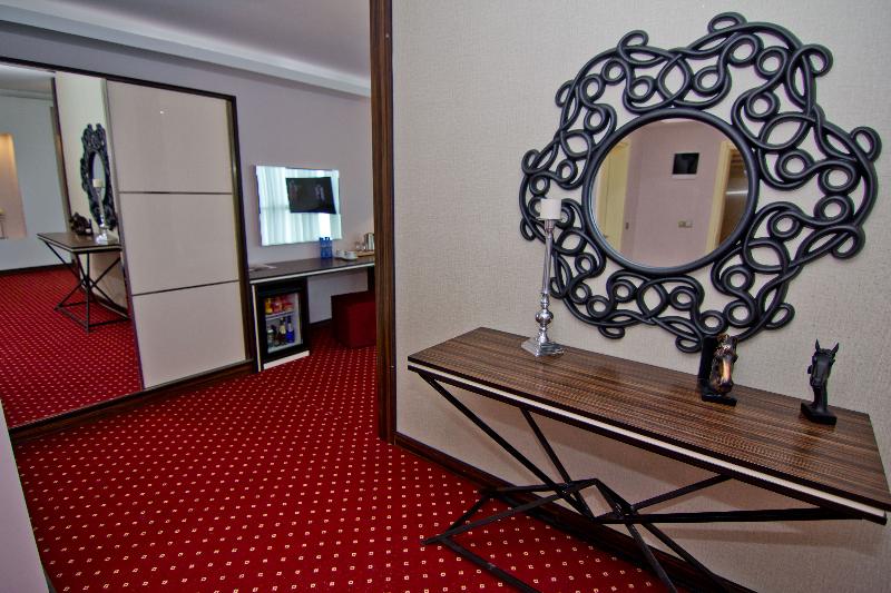 Sky Tower Hotel - Oda