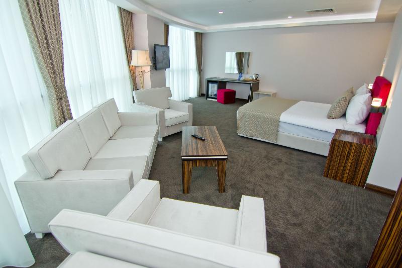 Sky Tower Hotel - Oda
