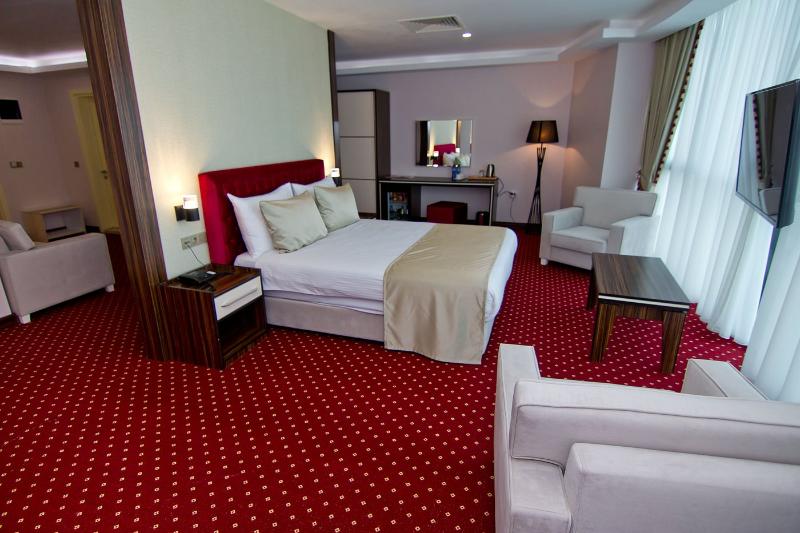 Sky Tower Hotel - Oda