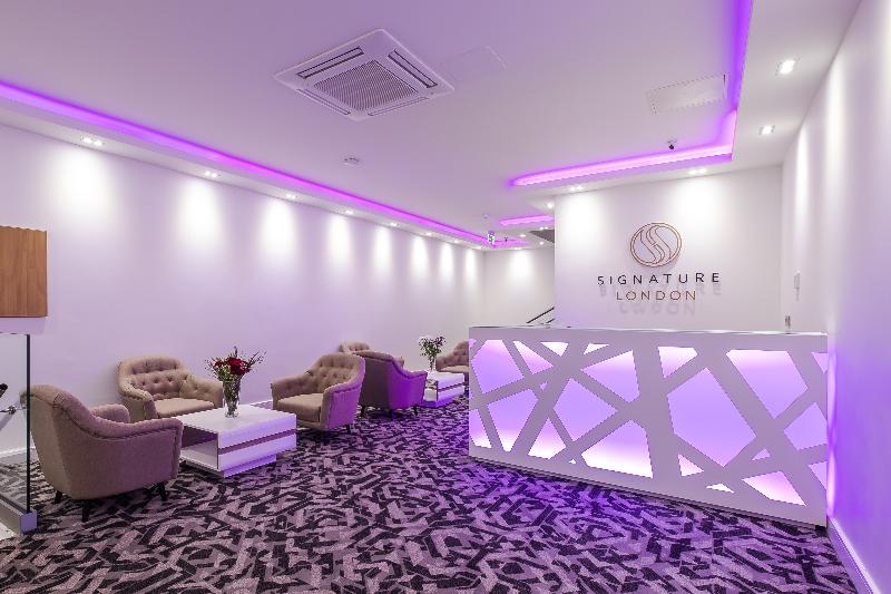 Signature Hotel - Lobi