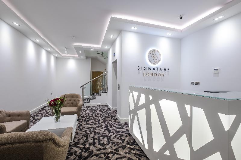 Signature Hotel - Lobi