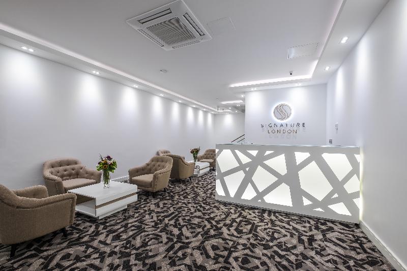 Signature Hotel - Lobi