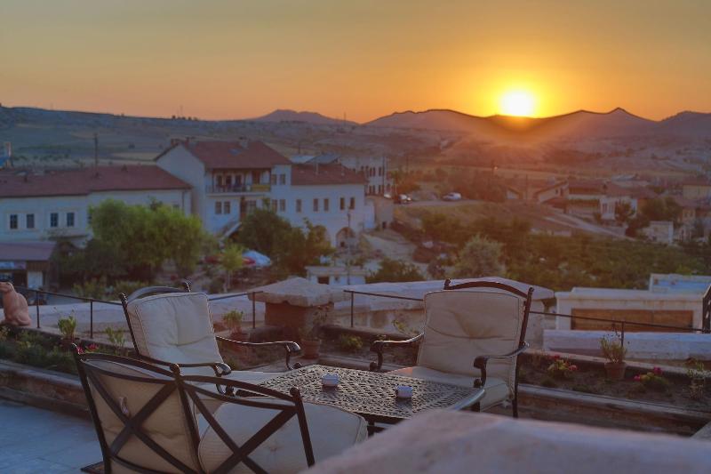 Phocas Cave Suites - Genel