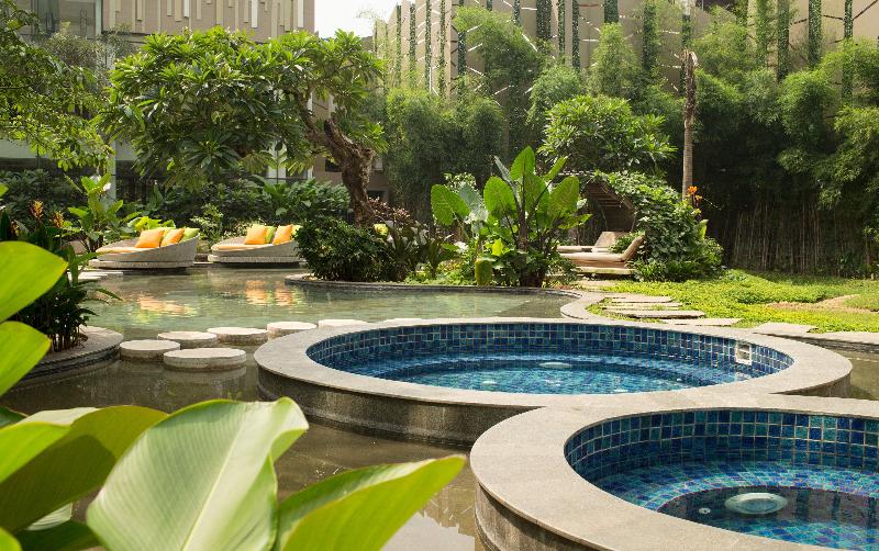 Holiday Inn Cikarang Jababeka - Havuz