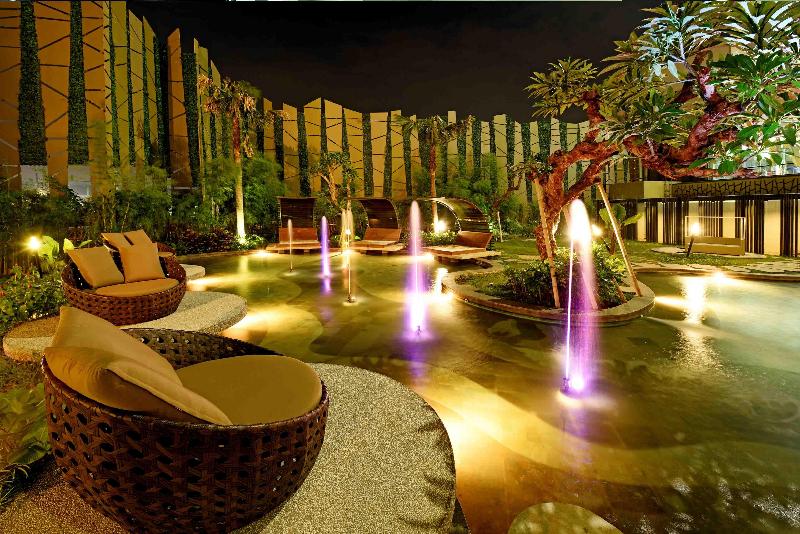 Holiday Inn Cikarang Jababeka - Havuz