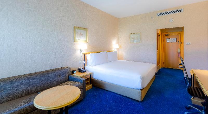 Holiday Inn Yanbu - Oda