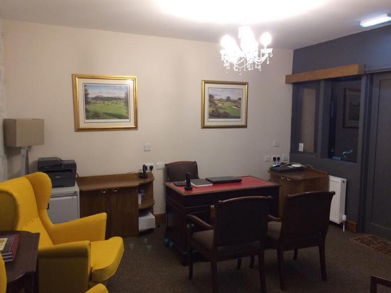 Crosshill Hotel - Lobi