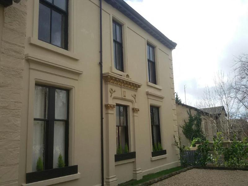 Crosshill Hotel - Genel