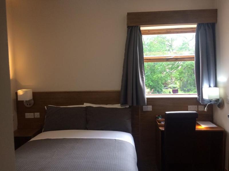 Crosshill Hotel - Oda
