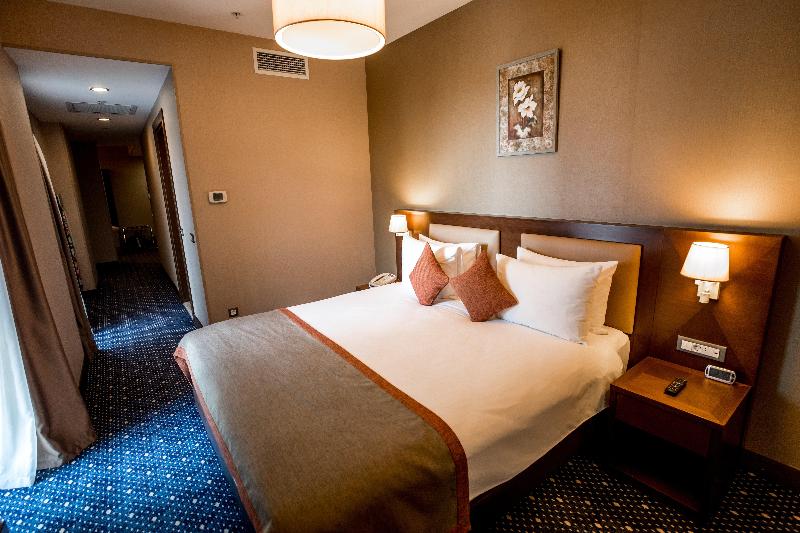 Parkside Hotel & Apartments - Oda