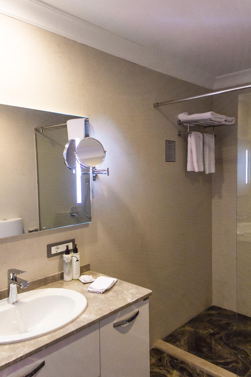 Parkside Hotel & Apartments - Oda