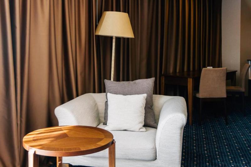 Parkside Hotel & Apartments - Oda