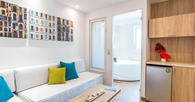 Polis of Naxos - Oda