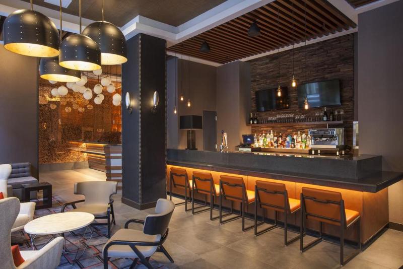Four Points by Sheraton Manhattan Midtown West - Bar