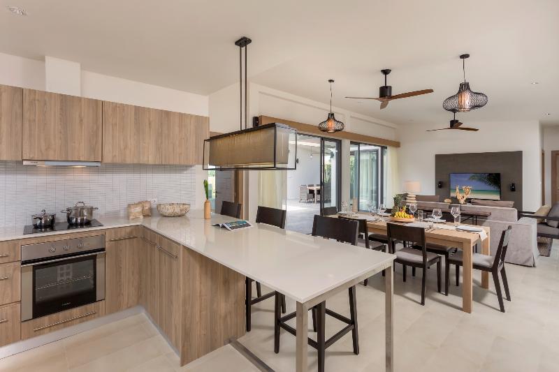 CasaBay Luxury Pool Villas - Oda