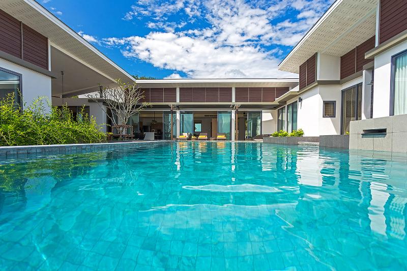 CasaBay Luxury Pool Villas - Oda