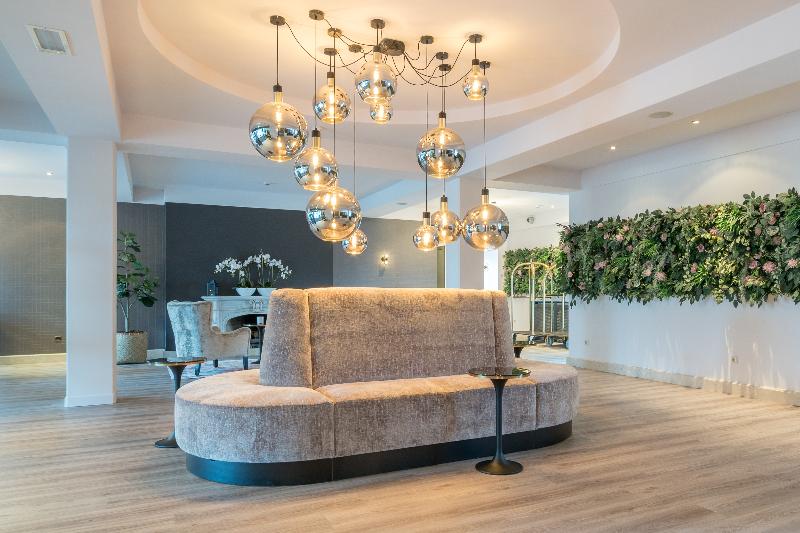 Fletcher Hotel-Restaurant De Hunzebergen - Lobi