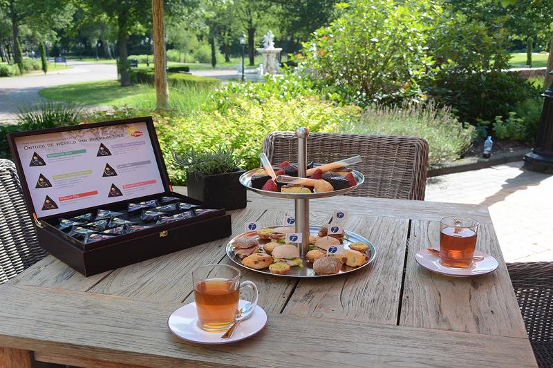 Fletcher Hotel-Restaurant De Hunzebergen - Teras