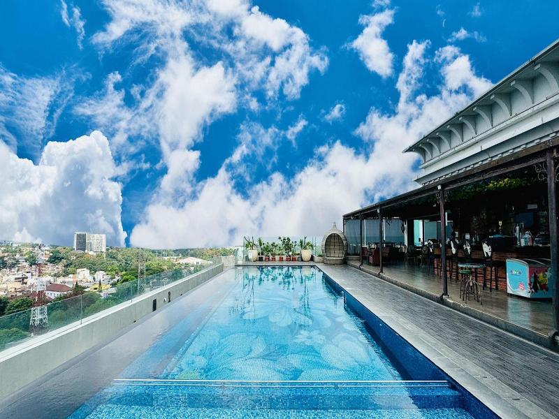 Belviu Hotel Bandung - Havuz