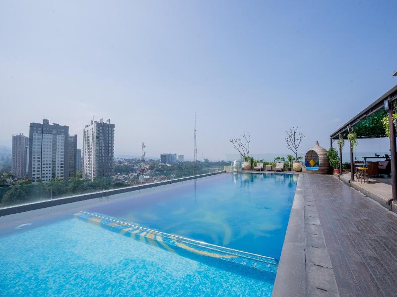 Belviu Hotel Bandung - Havuz