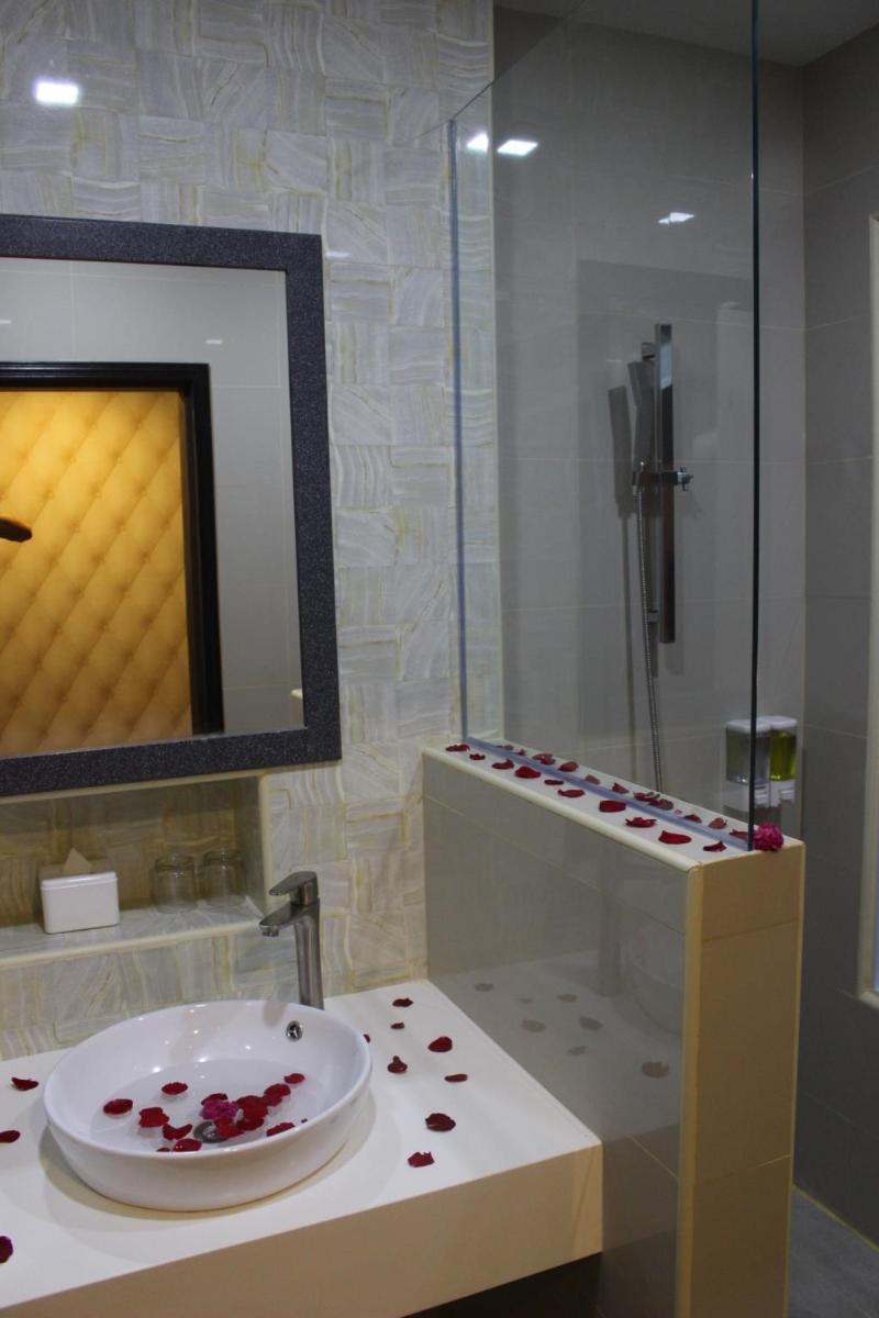 The Golden Bay Batam - Genel